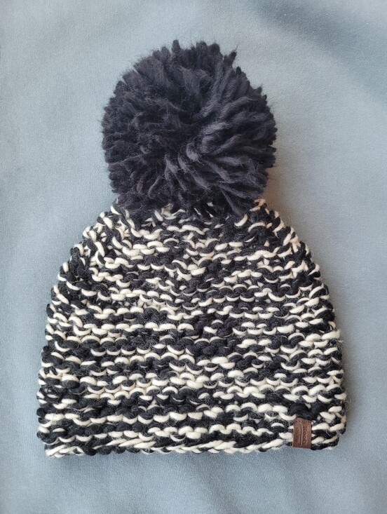 Roots Accessories - Roots Black & White Marled Chunky Knit Toque Beanie Pom Pom